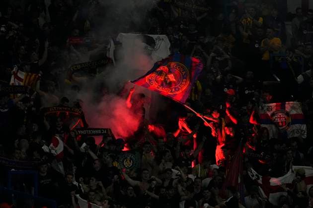 Paris Saint-Germain v FC Barcelona, Barca Quarter-final First Leg - UEFA Champions League 2023 24 Barcelona supporters during the UEFA Champions League quarter-final first leg match between Paris Saint-Germain and FC Barcelona at Parc des Princes on April 10, 2024 in Paris, France. Paris France  Copyright: xJosexBretonx originalFilename:breton-parissai240410_np5qj.jpg