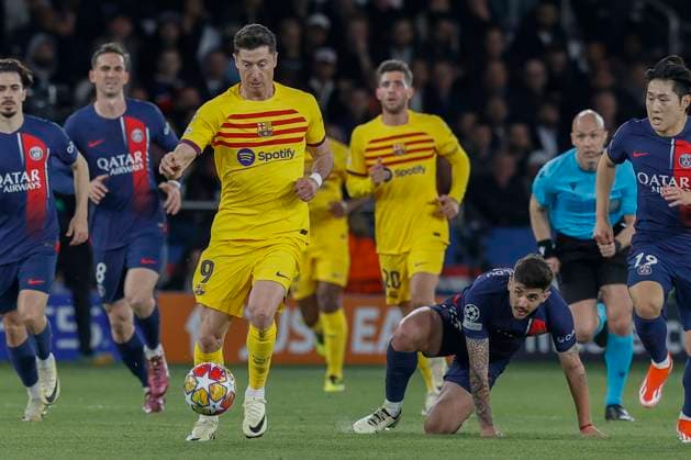 April 10, 2024, Paris, France: ROBERT LEWANDOWSKI of FC Barcelona, Barca in action during the quarterfinal of UEFA Champions League between Paris Saint Germain and FC Barcelona at the Parc des Princes Stadium. Soccer 2024: Paris Saint Germain 2:3 FC Barcelona  - ZUMA Pho 20240410_mda_b253_090 Copyright: xLoicxBaratouxx