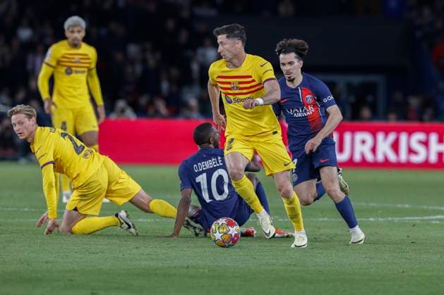 April 10, 2024, Paris, France: ROBERT LEWANDOWSKI of FC Barcelona, Barca in action during the quarterfinal of UEFA Champions League between Paris Saint Germain and FC Barcelona at the Parc des Princes Stadium. Soccer 2024: Paris Saint Germain 2:3 FC Barcelona  - ZUMA Pho 20240410_mda_b253_051 Copyright: xLoicxBaratouxx