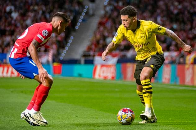 UEFA Champions League 2023 24 Quarter-final First Leg: Atletico Madrid v Borussia Dortmund Jadon Sancho of Borussia Dortmund (R) seen in action against Nahuel Molina of Atletico Madrid (L) during the UEFA Champions League quarter-final first leg match between Atletico Madrid and Borussia Dortmund at Estadio Civitas Metropolitano on April 10, 2024 in Madrid, Spain. Madrid Estadio Civitas Metropolitano Madrid Spain Copyright: xAlbertoxGardinx AGardin_20240410_football_AtleticoMadrid_Borussia_Dortmund_092