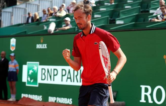 ROLEX MONTE-CARLO MASTERS HUITIEMES PHOTOPQR NICE MATIN Jean François Ottonello ; Roquebrune-Cap-Martin ; 11 04 2024 ; ROLEX MONTE-CARLO MASTERS HUITIEMES - Karen Khachanov (RUS en blanc-vert) vs Daniil Medvedev (RUS en rouge) Roquebrune-Cap-Martin France  Copyright: xPHOTOPQR NICExMATIN MAXPPPxJeanxFrançoisxOttonellox 20240411NIM2587 20240411NIM2587