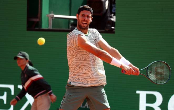 ROLEX MONTE-CARLO MASTERS HUITIEMES PHOTOPQR NICE MATIN Jean François Ottonello ; Roquebrune-Cap-Martin ; 11 04 2024 ; ROLEX MONTE-CARLO MASTERS HUITIEMES - Karen Khachanov (RUS en blanc-vert) vs Daniil Medvedev (RUS en rouge) Roquebrune-Cap-Martin France  Copyright: xPHOTOPQR NICExMATIN MAXPPPxJeanxFrançoisxOttonellox 20240411NIM2590 20240411NIM2590