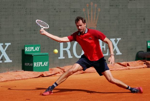 ROLEX MONTE-CARLO MASTERS HUITIEMES PHOTOPQR NICE MATIN Jean François Ottonello ; Roquebrune-Cap-Martin ; 11 04 2024 ; ROLEX MONTE-CARLO MASTERS HUITIEMES - Karen Khachanov (RUS en blanc-vert) vs Daniil Medvedev (RUS en rouge) Roquebrune-Cap-Martin France  Copyright: xPHOTOPQR NICExMATIN MAXPPPxJeanxFrançoisxOttonellox 20240411NIM2591 20240411NIM2591