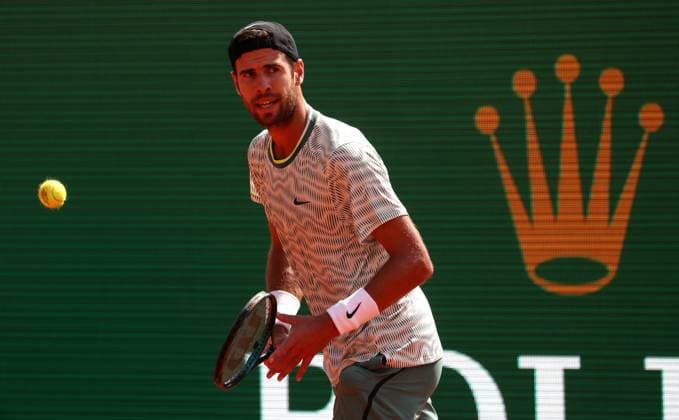 ROLEX MONTE-CARLO MASTERS HUITIEMES PHOTOPQR NICE MATIN Jean François Ottonello ; Roquebrune-Cap-Martin ; 11 04 2024 ; ROLEX MONTE-CARLO MASTERS HUITIEMES - Karen Khachanov (RUS en blanc-vert) vs Daniil Medvedev (RUS en rouge) Roquebrune-Cap-Martin France  Copyright: xPHOTOPQR NICExMATIN MAXPPPxJeanxFrançoisxOttonellox 20240411NIM2598 20240411NIM2598