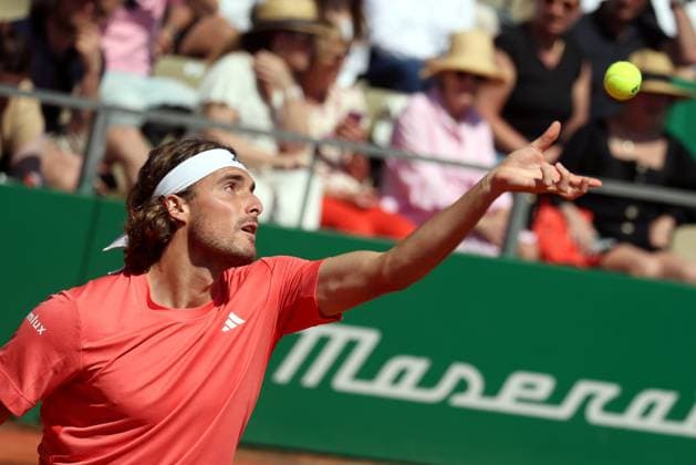 ROLEX MONTE-CARLO MASTERS HUITIEMES PHOTOPQR NICE MATIN Jean François Ottonello ; Roquebrune-Cap-Martin ; 11 04 2024 ; ROLEX MONTE-CARLO MASTERS HUITIEMES - Alexander Zverev (GER en bleu) vs Stefanos Tsitsipas (GRE en rouge) Roquebrune-Cap-Martin France  Copyright: xPHOTOPQR NICExMATIN MAXPPPxJeanxFrançoisxOttonellox 20240411NIM2848 20240411NIM2848