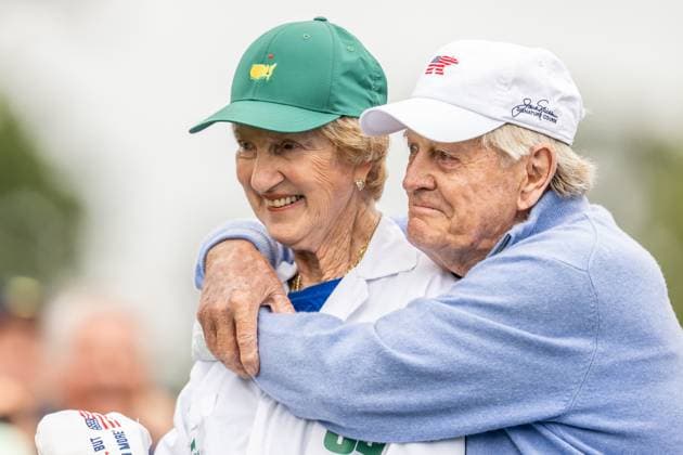 240411 Jack Nicklaus of The United States with his wife Barbara Nicklaus in the Honorary Starters ceremony during the first round of the 2024 Masters Golf Tournament on April 11, 2024 in Augusta Photo Petter Arvidson BILDBYRAN kod PA PA0792 bbeng golf masters the masters Augusta us masters  Copyright: PETTERxARVIDSON BB240411PA002