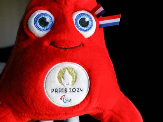 April 11, 2024, Paris, France: Paris 2024 Olympics Plush Mascot along with the 2024 Summer Paralympic Games logo Paris France - ZUMAc179 20240411_zep_c179_001 Copyright: xMickaelxChavetx