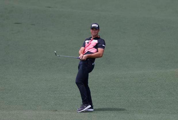 Sweden s Viktor Hovland watches his approach shot to the green on the second hole during the first round of the Masters Tournament at Augusta National Golf Club in Augusta, Georgia on Thursday, April 11, 2024.  AUG20240411552 TANNENxMAURY