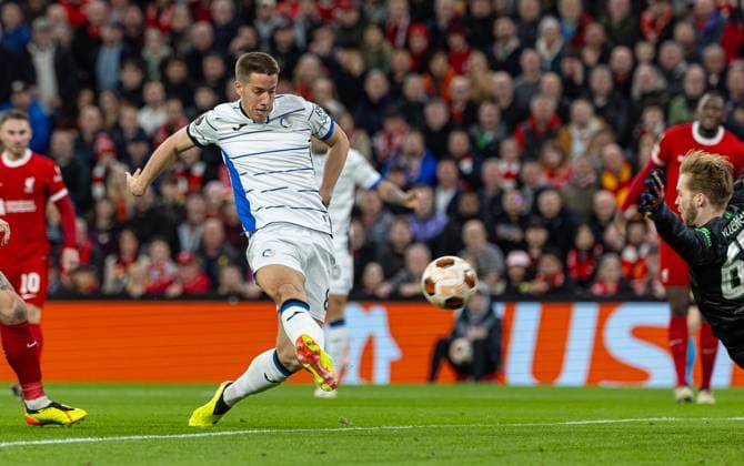 Football - UEFA Europa League - Quarter-Final 1st Leg - Liverpool FC v BC Atalanta LIVERPOOL, ENGLAND - Thursday, April 11, 2024: Atalanta s Mario PaÅ¡aliÄ‡ misses a chance during the UEFA Europa League Quarter-Final 1st Leg match between Liverpool FC and BC Atalanta at Anfield. (Photo by David Rawcliffe Propaganda) LIVERPOOL Anfield MERSEYSIDE ENGLAND  Copyright: xDavidxRawcliffex P2024-04-11-Liverpool_Atalanta-25