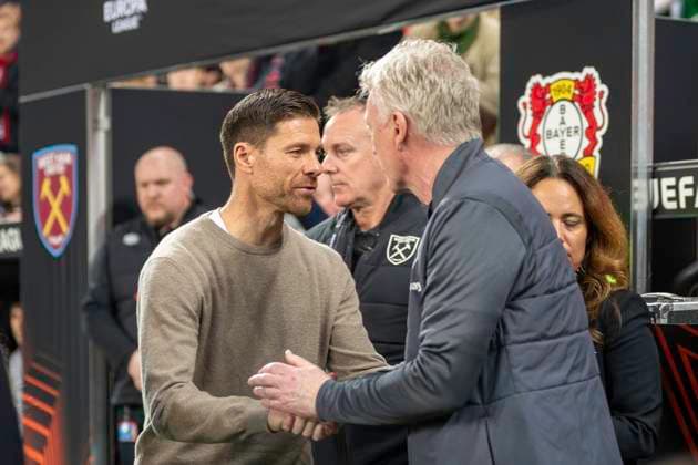 Football UEFA Europa League, 2023 2024 season, quarter-final, first leg, Bayer 04 Leverkusen West Ham United on 11 04 2024 at the BayArena in Leverkusen Xabi Alonso Bayer 04 Leverkusen, coach and David Moyed West Ham United, coach n greet each other Photo Kirchner Media TH Copyright: xKirchner-Media THx