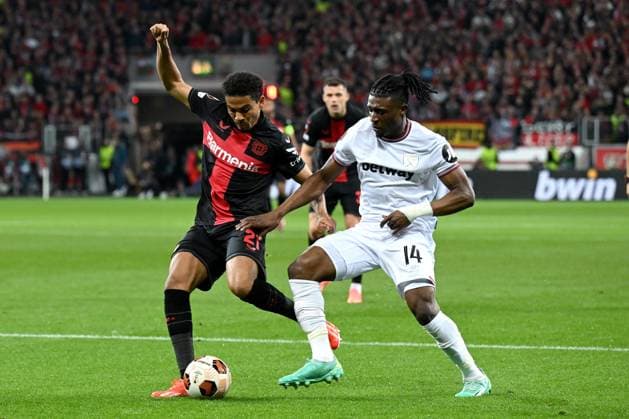LEVERKUSEN - (l-r) Amine Adli of Bayer 04 Leverkusen, Mohammed Kudus of West Ham United FC during the UEFA Europa League quarter-final match between Bayer 04 Leverkusen and West Ham United at the BayArena on April 11, 2024 in Leverkusen, Germany. ANP Hollandse Hoogte UEFA Europa League 2023 24 2023 2024 xVIxANPxSportx xGerritxvanxKeulenxIVx 495763218 originalFilename: 495763218.jpg