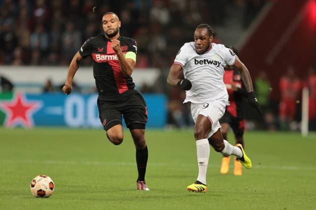 Jonathan Tah Bayer 04 Leverkusen and Michail Antonio West Ham United during the Europa League quarter-final first leg Bayer 04 Leverkusen West Ham United Copyright Thomas Pakusch Copyright: Thomas Pakusch