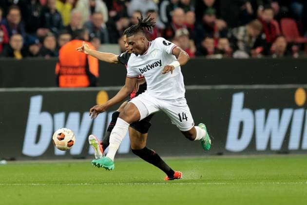 Amine Adli Bayer 04 Leverkusen and Mohammed Kudus West Ham United during the Europa League quarter-final first leg Bayer 04 Leverkusen West Ham United Copyright Thomas Pakusch Copyright: Thomas Pakusch