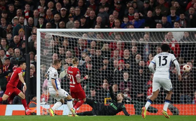 FuÃŸball, EL, FC Liverpool - Atalanta Bergamo 11th April 2024; Anfield, Liverpool, Merseyside, England; Europa League, Quarter Final;, First Leg Football, Liverpool versus Atalanta; Marrio Pasalic of Atalanta misses from close range  ActionPlus12628457 DavidxBlunsden
