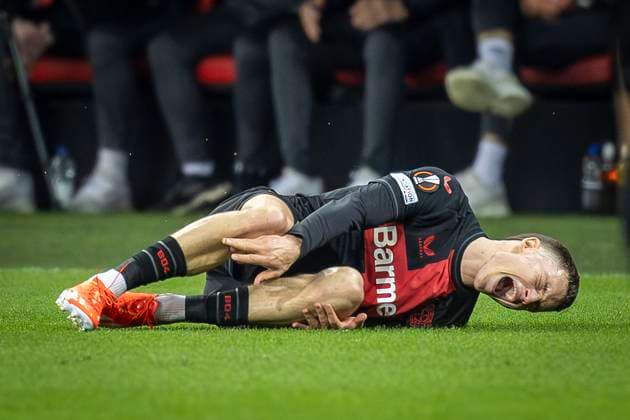 UEFA Europa League, Bayer 04 Leverkusen vs West Ham United, 11 04 2024 Leverkusen, Germany April 11 Florian Wirtz Bayer 04 Leverkusen, 10 was fouled by Emerson Palmieri West Ham United, 33 during the UEFA Europa Leeague quarter finals between UEFA Europa League, Bayer 04 Leverkusen vs West Ham United at BayArena on April 11, 2024 in Leverkusen, Germany DFL REGULATIONS PROHIBIT ANY USE OF PHOTOGRAPHS AS IMAGE SEQUENCES AND OR QUASI VIDEO Copyright: xBEAUTIFULxSPORTS AxelxKohringx