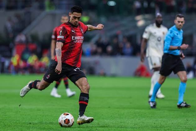 Fußball, EL, AC Mailand - AS Rom Tijjani Reijnders of AC Milan seen in action during UEFA Europa League 2023 24 Quarter Finals - 1st leg football match between AC Milan and AS Roma at San Siro Stadium, Milan, Italy on April 11, 2024  Copyright: xFabrizioxCarabelli IPAxSportx xix xx IPA_45063851 IPA_Agency_IPA45063851