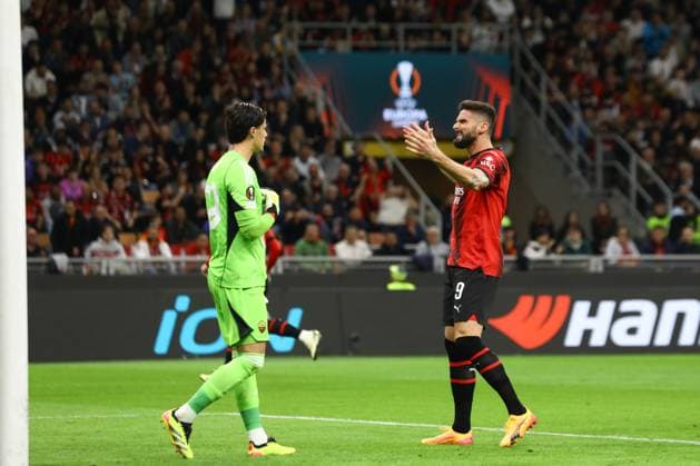 Fußball, EL, AC Mailand - AS Rom April 11, 2024, Milan, Lombardy, Italy: OLIVIER GIROUD of AC Milan looks frustrated and calls for the fans support in the UEFA Europa League Quarterfinal first leg game between AC Milan and AS Roma at San Siro Stadium in Milan, Italy Milan Italy - ZUMAc179 20240411_zep_c179_019 Copyright: xMickaelxChavetx