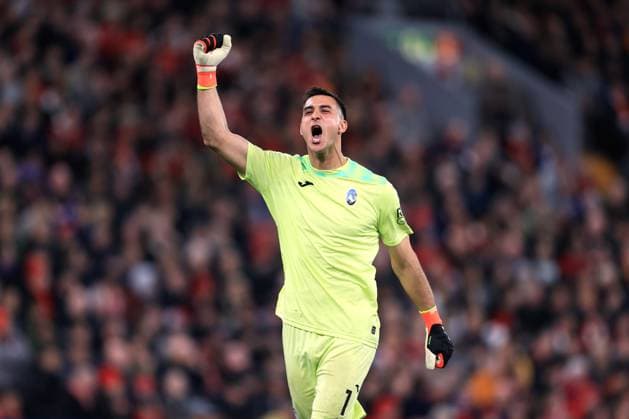 Fußball UEFA-Europa-League-Viertelfinale Hinspiel Liverpool gegen Atalanta 11. April 2024 UEFA-Europa-League-Viertelfinale Hinspiel Liverpool gegen Atalanta Atalantas Torwart Juan Musso feiert den Führungstreffer Foto Simon Stacpoole Abseits Liverpool UK  Copyright: xSimonxStacpoolexOffside