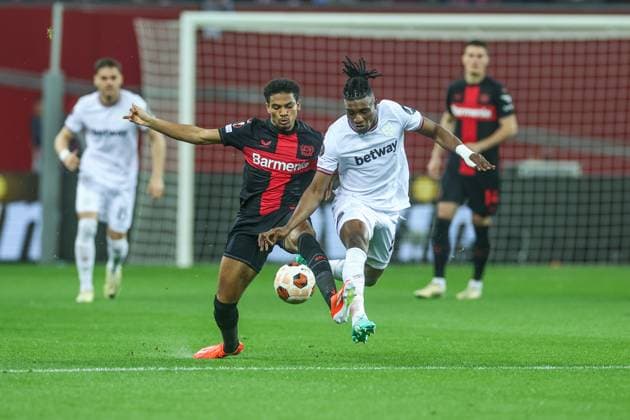 11 04 2024, Football, Europa League, Season 2023 2024, Bayer Leverkusen West Ham United, f l Amine Adli Bayer Leverkusen , Michail Antonio West Ham United Leverkusen BayArena NRW Germany xRHR PHOTO TRx Copyright: RHR-FOTOx RHR-FOTO TR