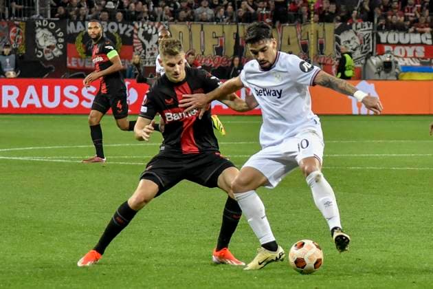 from left in duel Josip Stanisic 2, Bayer Leverkusen Lucas Paqueta 10, West Ham United 11 04 2024 Soccer Europa League, Bayer 04 Leverkusen vs West Ham United, BayArena, Leverkusen, NRW Germany Copyright: xpepphotox xHorstxMauelshagenx pep00321, pep_20240411_hm