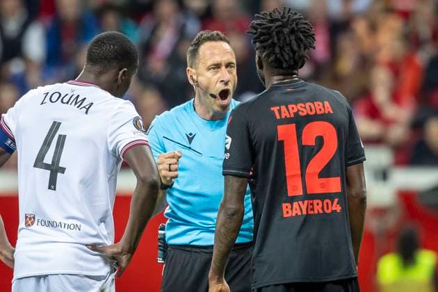 UEFA Europa League, Bayer 04 Leverkusen vs West Ham United, 11 04 2024 Leverkusen, Germany April 11 Referee Artur Soares Dias POR discusses with Kurt Zouma West Ham United, 4 and Edmond Tapsoba Bayer 04 Leverkusen, 12 during the UEFA Europa Leeague quarter finals between UEFA Europa League, Bayer 04 Leverkusen vs West Ham United at BayArena on April 11, 2024 in Leverkusen, Germany DFL REGULATIONS PROHIBIT ANY USE OF PHOTOGRAPHS AS IMAGE SEQUENCES AND OR QUASI VIDEO Copyright: xBEAUTIFULxSPORTS AxelxKohringx