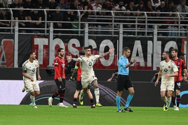 Fußball, EL, AC Mailand - AS Rom Gianluca Mancini of AC Milan celebrating after a goal during the UEFA Europa League quarter finals first leg match between AC Milan and AS Roma on Avril 11, 2024 at Giuseppe Meazza San Siro Siro stadium in Milan, Italy. Credit: Tiziano Ballabio  Copyright: xTizianoxBallabio IPAxSportx xipax xx IPA_45064175 IPA_Agency_IPA45064175