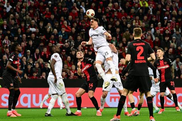 Granit Xhaka 34 Bayer 04 Leverkusen in duel, action, with Konstantinos Mavropanos 15 West Ham United , Bayer Leverkusen vs West Ham United, Football, Europa League, Quarter-final, First leg, 11 04 2024 Leverkusen Nordrhein Westfalen Germany Copyright: xkolbert-press MarcxNiemeyerx