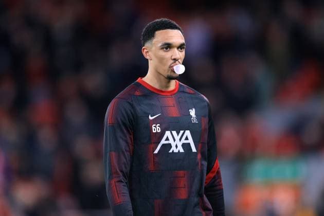 Fußball UEFA Europa League Viertelfinale 1. Spiel Liverpool gegen Atalanta 11. April 2024 UEFA Europa League Viertelfinale 1. Spiel Liverpool gegen Atalanta Trent Alexander Arnold von Liverpool pustet eine Kaugummiblase Foto Simon Stacpoole Abseits Liverpool UK  Copyright: xSimonxStacpoolexOffside