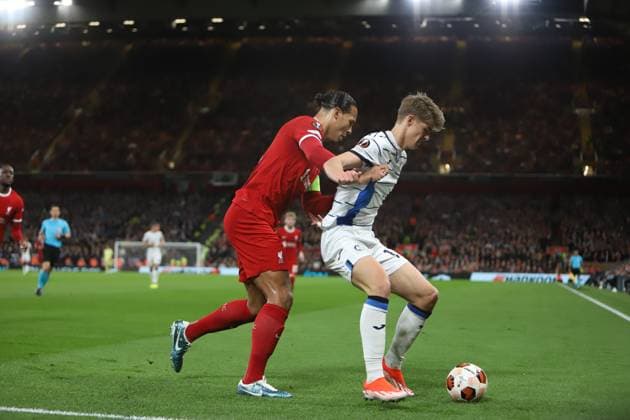 Liverpool, England, April 11th 2024: Charles De Ketelaere (17 Atalanta) protects the ball from Virgil van Dijk (4 Liverpool) during the UEFA Europa League game between Liverpool and Atalanta at Anfield in Liverpool, England (Alexander Canillas SPP) Copyright: xAlexanderxCanillasx xSPPx spp-en-AlCaSp-IMG_9796