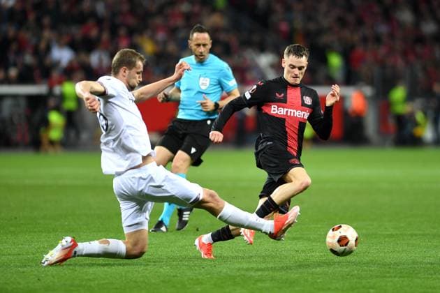 11 04 2024, Leverkusen, Germany, BayARENA, Bayer Leverkusen vs West Ham United UEFA Europa League 2023 2024 Quarter finals First Leg, Tomas Soucek West Ham United and Florian Wirtz Bayer 04 Leverkusen in a duel Photo Ralf Treese Leverkusen BayARENA North Rhine Westphalia Germany 521_LEVWHU20240411_014 Treese-521