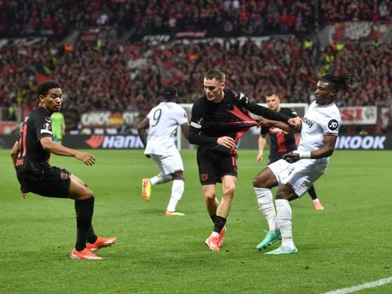 11 04 2024, Leverkusen, Germany, BayARENA, Bayer Leverkusen vs West Ham United UEFA Europa League 2023 2024 Quarter finals First Leg, Florian Wirtz Bayer 04 Leverkusen and Mohammed Kudus West Ham United in a duel Photo Ralf Treese Leverkusen BayARENA North Rhine Westphalia Germany 521_LEVWHU20240411_019 Treese-521