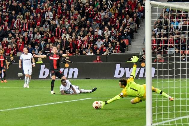 Penalty area scene, Tukasz Fabianski 1, West Ham United thwarts scoring chance by Patrik Schick 14, Bayer Leverkusen 11 04 2024 Soccer Europa League, Bayer 04 Leverkusen vs West Ham United, BayArena, Leverkusen, NRW Germany Copyright: xpepphotox xHorstxMauelshagenx pep00321, pep_20240411_hm