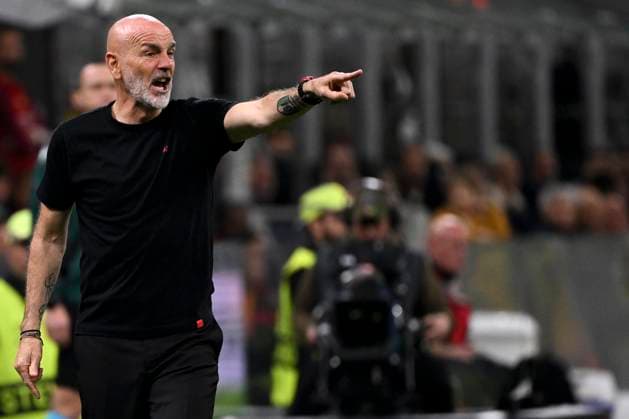 Fußball, EL, AC Mailand - AS Rom Stefano Pioli head coach of AC Milan gestures during the Europa League football match between AC Milan and AS Roma at San Siro stadium in Milano (Italy), April 11th, 2024. AndreaxStaccioli