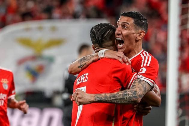 Sport Bilder des Tages Lisbon Portugal, April 11th 2024: Di Maria (11 SL Benfica) in action celebrates his goal with David Neres (7 SL Benfica) during the UEFA Europa League game between SL Benfica vs Olympique de Marseille at Estadio da Luz, Lisbon, Portugal (Joao Bravo SPP) Copyright: xJoaoxBravoxx xSPPx spp-en-JoBr-JBF-6522