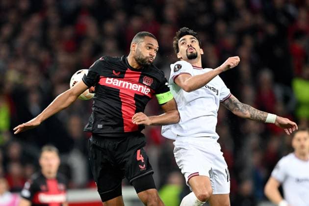 LEVERKUSEN - (l-r) Jonathan Tah of Bayer 04 Leverkusen, Lucas Paqueta of West Ham United FC during the UEFA Europa League quarter-final match between Bayer 04 Leverkusen and West Ham United at the BayArena on April 11, 2024 in Leverkusen, Germany. ANP Hollandse Hoogte UEFA Europa League 2023 24 2023 2024 xVIxANPxSportx xGerritxvanxKeulenxIVx 495767446 originalFilename: 495767446.jpg
