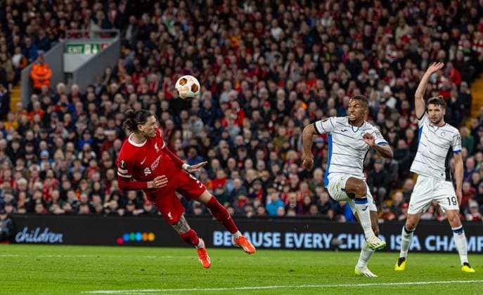 Football - UEFA Europa League - Quarter-Final 1st Leg - Liverpool FC v BC Atalanta LIVERPOOL, ENGLAND - Thursday, April 11, 2024: Liverpool s Darwin Nunez heads towards goal during the UEFA Europa League Quarter-Final 1st Leg match between Liverpool FC and BC Atalanta at Anfield. (Photo by David Rawcliffe Propaganda) LIVERPOOL Anfield MERSEYSIDE ENGLAND  Copyright: xDavidxRawcliffex P2024-04-11-Liverpool_Atalanta-47