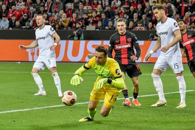Tukasz Fabianski 1, West Ham United thwarts Leverkusen goal chance 11 04 2024 Soccer Europa League, Bayer 04 Leverkusen vs West Ham United, BayArena, Leverkusen, NRW Germany Copyright: xpepphotox xHorstxMauelshagenx pep00321, pep_20240411_hm