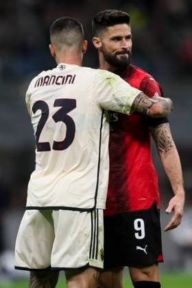 AC Milan v AS Roma - UEFA Europa League Gianluca Mancini of AS Roma hugs Olivier Giroud of AC Milan during the UEFA Europa League quarter-final first leg football match between AC Milan and AS Roma. Milan Italy Copyright: xNicolòxCampox
