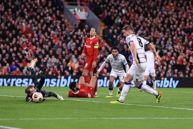 Fußball UEFA Europa League Viertelfinale 1. Spiel Liverpool gegen Atalanta 11. April 2024 UEFA Europa League Viertelfinale 1. Spiel Liverpool gegen Atalanta Mario Pasalic von Atalanta erzielt das 3. Tor Foto Simon Stacpoole Abseits Liverpool UK  Copyright: xSimonxStacpoolexOffside
