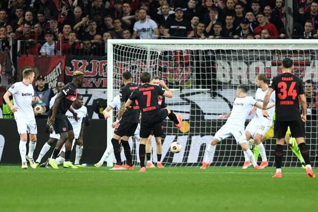 11 04 2024, Leverkusen, Germany, BayARENA, Bayer Leverkusen vs West Ham United UEFA Europa League 2023 2024 Quarter finals First Leg, Jonas Hofmann Bayer 04 Leverkusen Goal to 1 0 Photo Ralf Treese Leverkusen BayARENA North Rhine Westphalia Germany 521_LEVWHU20240411_033 Treese-521
