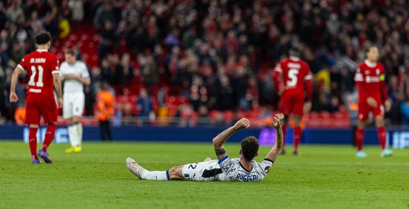 Football - UEFA Europa League - Quarter-Final 1st Leg - Liverpool FC v BC Atalanta LIVERPOOL, ENGLAND - Thursday, April 11, 2024: Atalanta s Matteo Ruggeri celebrates at the final whistle as Liverpool s Mohamed Salah looks dejected during the UEFA Europa League Quarter-Final 1st Leg match between Liverpool FC and BC Atalanta at Anfield. Atalanta won 3-0. (Photo by David Rawcliffe Propaganda) LIVERPOOL Anfield MERSEYSIDE ENGLAND  Copyright: xDavidxRawcliffex P2024-04-11-Liverpool_Atalanta-87