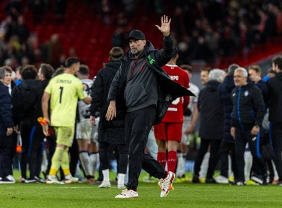 Football - UEFA Europa League - Quarter-Final 1st Leg - Liverpool FC v BC Atalanta LIVERPOOL, ENGLAND - Thursday, April 11, 2024: Liverpool s manager Jürgen Klopp waves to supporters after the UEFA Europa League Quarter-Final 1st Leg match between Liverpool FC and BC Atalanta at Anfield. Atalanta won 3-0. (Photo by David Rawcliffe Propaganda) LIVERPOOL Anfield MERSEYSIDE ENGLAND  Copyright: xDavidxRawcliffex P2024-04-11-Liverpool_Atalanta-88