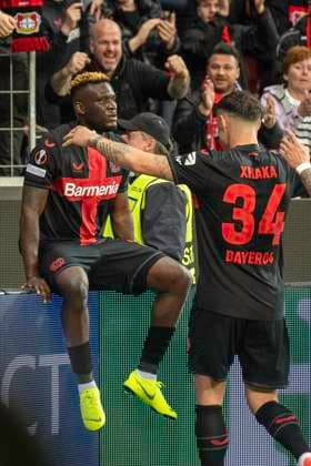 Football UEFA Europa League, 2023 2024 season, quarter-final, first leg, Bayer 04 Leverkusen West Ham United on 11 04 2024 at the BayArena in Leverkusen Victor Boniface Bayer 04 Leverkusen, 22 sits on the rail and is celebrated by Granit Xhaka Bayer 04 Leverkusen, 34 Photo Kirchner Media TH Copyright: xKirchner-Media THx