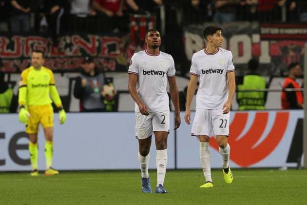 Bayer Leverkusen v West Ham United UEFA Europa League The West Ham players look dejected after conceding their side?s 2nd goal during the UEFA Europa League Quarter-Final First Leg match at BayArena, Leverkusen Copyright: xPaulxChestertonx FIL-20009-0058 UK Newspapers OUT