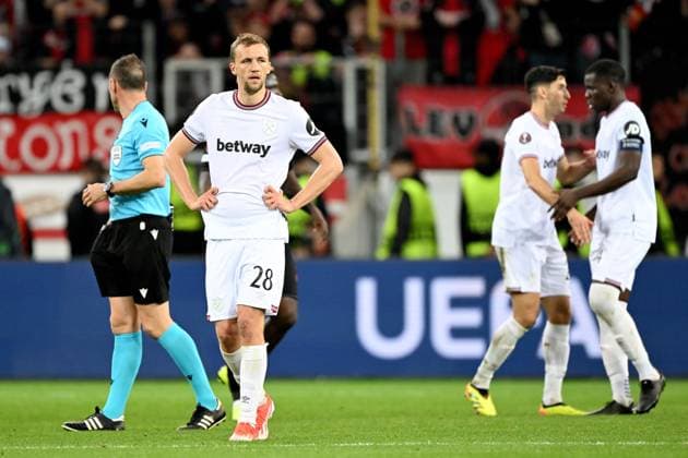LEVERKUSEN - Tomas Soucek of West Ham United FC after the UEFA Europa League quarter-final match between Bayer 04 Leverkusen and West Ham United at the BayArena on April 11, 2024 in Leverkusen, Germany. ANP Hollandse Hoogte UEFA Europa League 2023 24 2023 2024 xVIxANPxSportx xGerritxvanxKeulenxIVx 495769978 originalFilename: 495769978.jpg