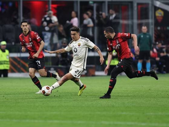 AC Milan v AS Roma: Quarter-Final First Leg - UEFA Europa League 2023 24 Paulo Dybala is playing in the Europa League 2023-2024 match between Milan and Roma in Milan, Italy, on April 11, 2024. Milan ITA Italy  Copyright: xLorisxRosellix originalFilename:roselli-milanvro240411_npxqg.jpg