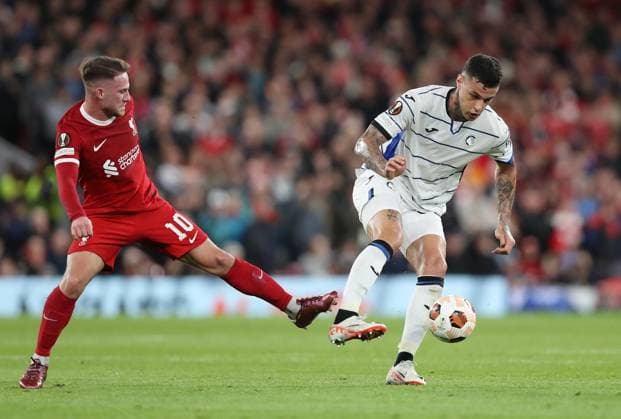. - Liverpool v Atalanta, UEFA Europa League, Quarter-Final first leg, Anfield Stadium, Liverpool, UK. - 11th April 2024. Gianluca Scamacca of Atalanta battles Alexis Mac Allister of Liverpool. - Liverpool v Atalanta, UEFA Europa League, Quarter-Final first leg, Anfield Stadium, Liverpool, UK. - 11th April 2024. Liverpool Anfield Stadium UK Copyright: xDanxWeirx CP_Liverpool_Atalanta_20