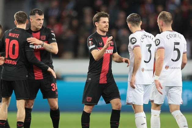 The players of Bayer 04 Leverkusen and West Ham United after the Europa League quarter-final first leg Bayer 04 Leverkusen West Ham United Copyright Thomas Pakusch Copyright: Thomas Pakusch