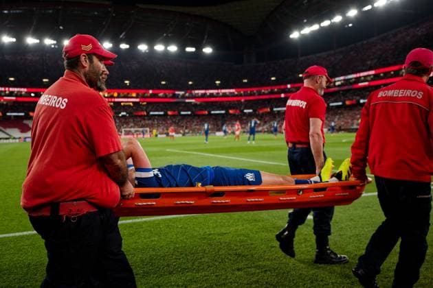 Lisbon, Portugal, April 11 2024: Quentin Merlin (3 Olympique de Marseille) gets injured during the UEFA Europa League game between SL Benfica and Olympique de Marseille at Estadio da Luz in Lisbon, Portugal. (Pedro Porru SPP) Copyright: xPedroxPorrux xSPPx spp-en-PePoSp-HE5A6697