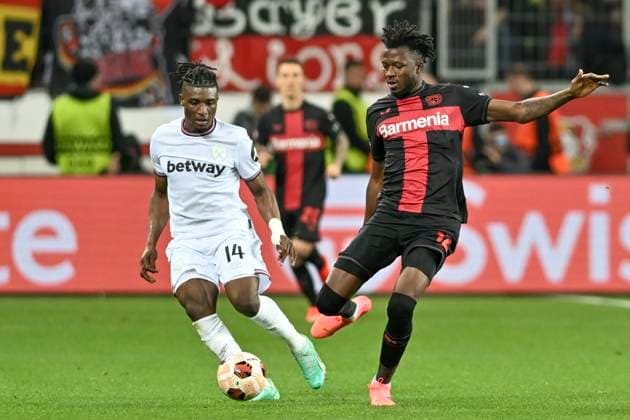from left in duel Mohammed Kudus 14, West Ham United Edmond Tapsoba 12, Bayer Leverkusen 11 04 2024 Soccer Europa League, Bayer 04 Leverkusen vs West Ham United, BayArena, Leverkusen, NRW Germany Copyright: xpepphotox xHorstxMauelshagenx pep00321, pep_20240411_hm